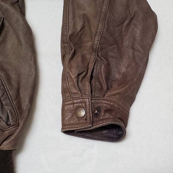 VINTAGE 80s American Eagle Outfitters Distressed Leather Bomber Jacket Medium - Picture 9 of 16